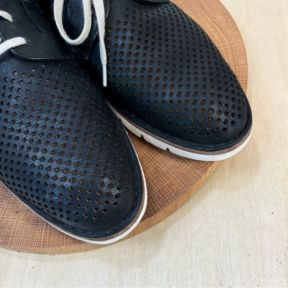 Trask | Lena Perforated Leather Sneakers Size 38/7.5 - Picture 11 of 16